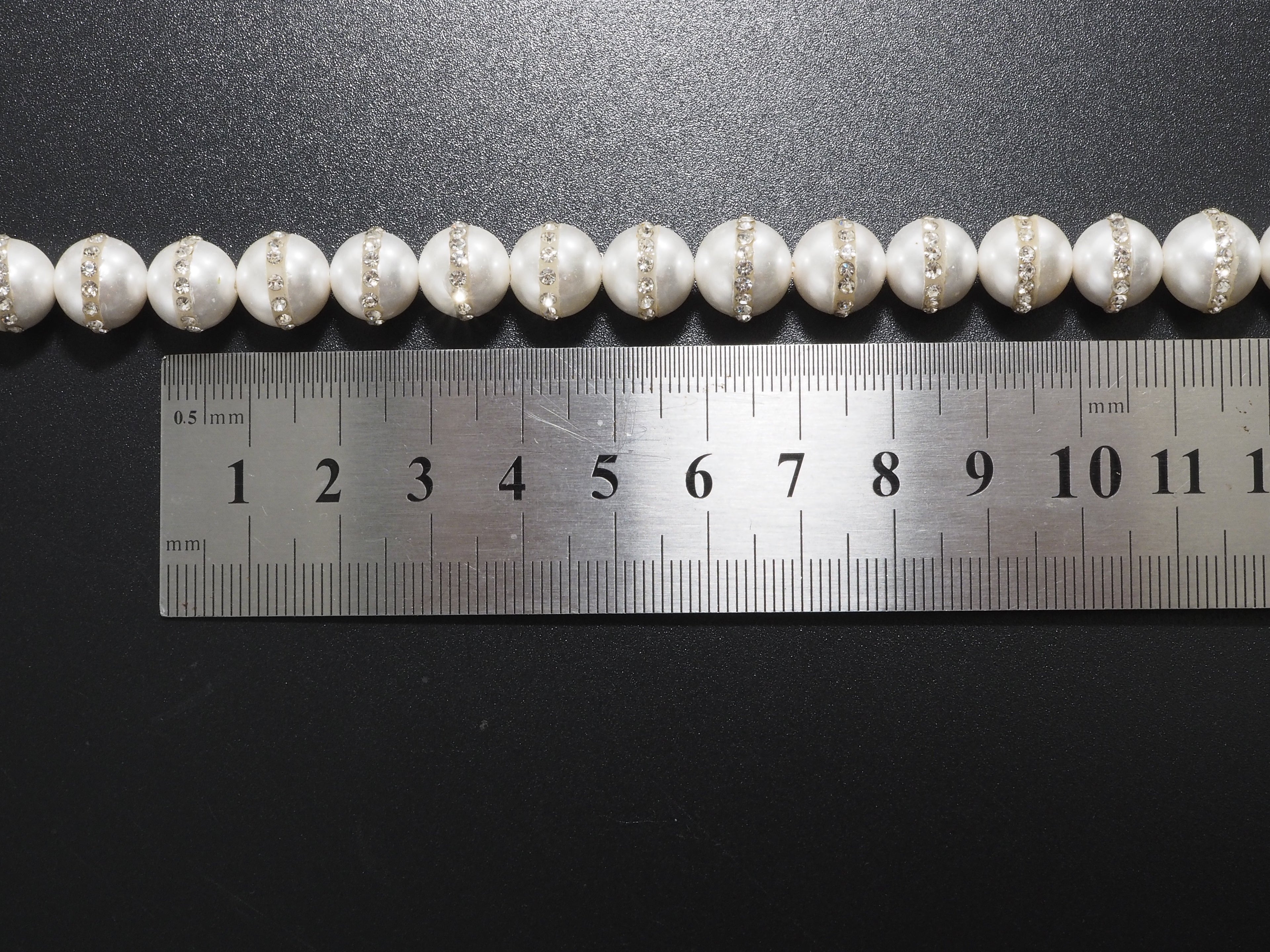 6mm/8mm/10mm/12mm Round Pearl with rhinestone inlaid, White