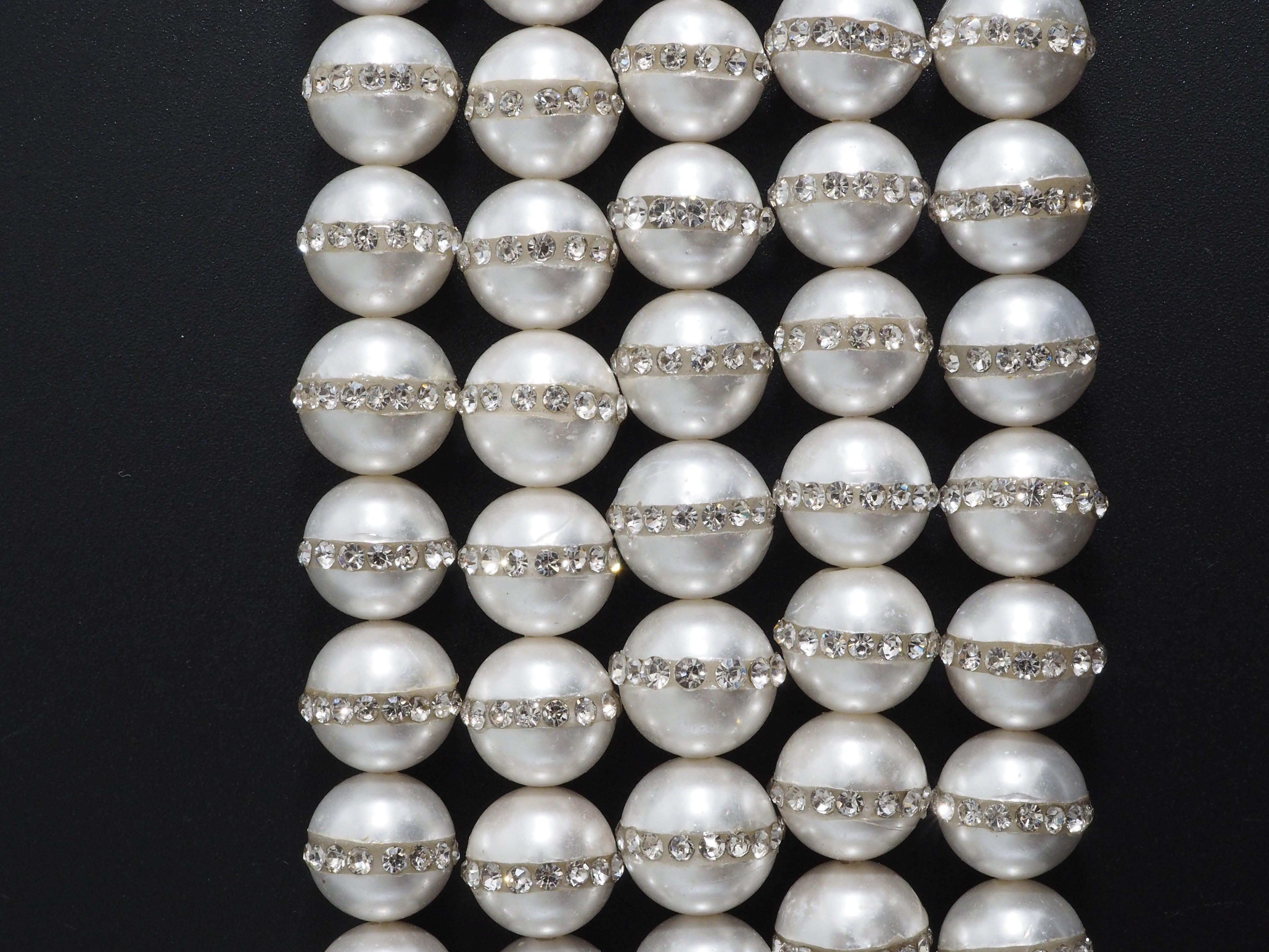 6mm/8mm/10mm/12mm Round Pearl with rhinestone inlaid, White