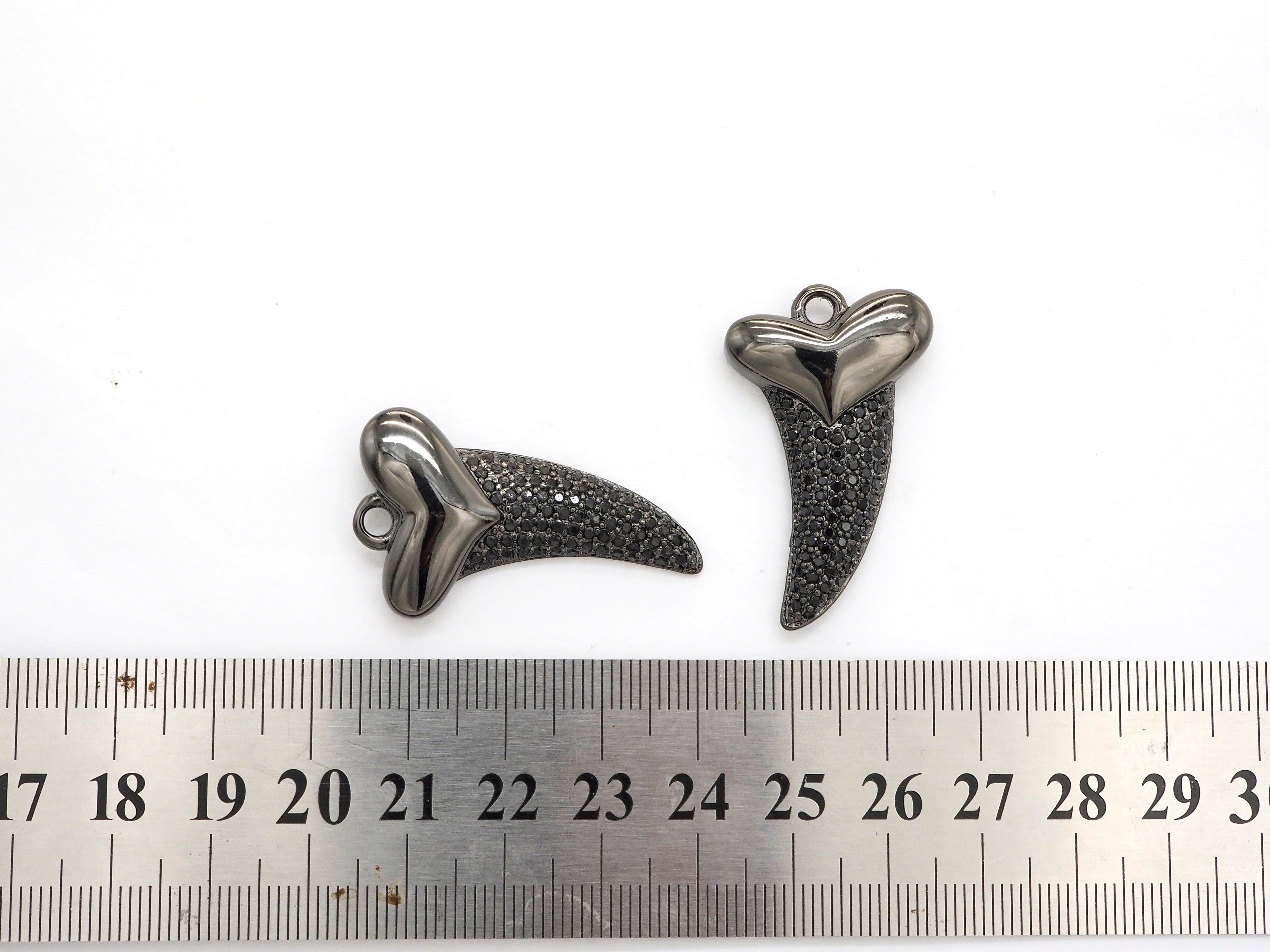 Black CZ Pave On Black Micro Pave Horn With Heart Pendant/Charm,Cubic Zirconia Pendant,Fashion Jewelry Findings, 22x37mm, sku#F536