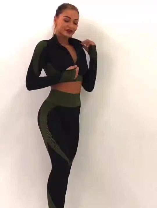 Ensemble haut de yoga, soutien-gorge de sport et leggings de la collection Signature | Vêtements de fitness haut de gamme pour les cowgirls