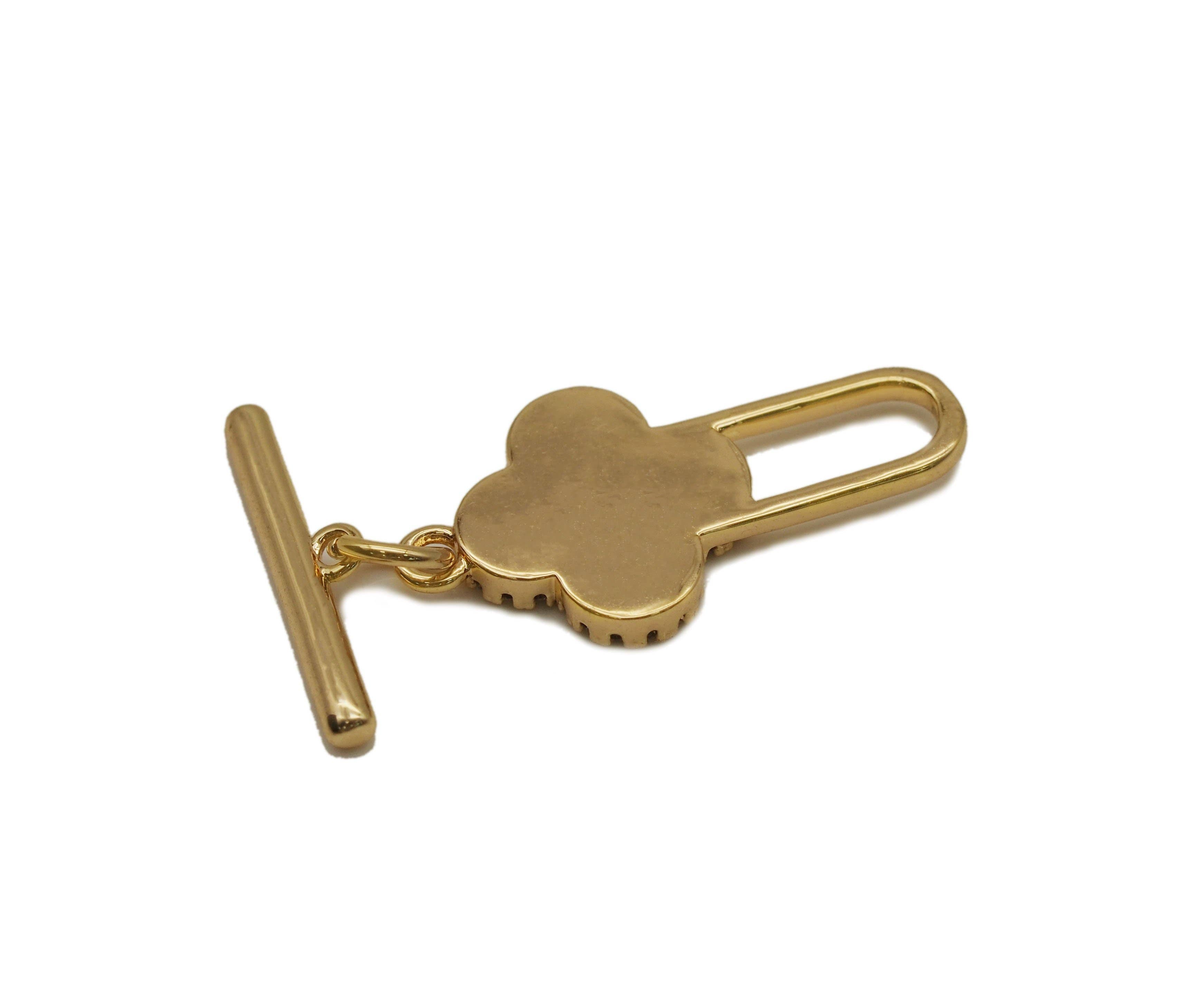 CZ Mother of Pearl Clover Toggle Clasp, Sku#ZX65