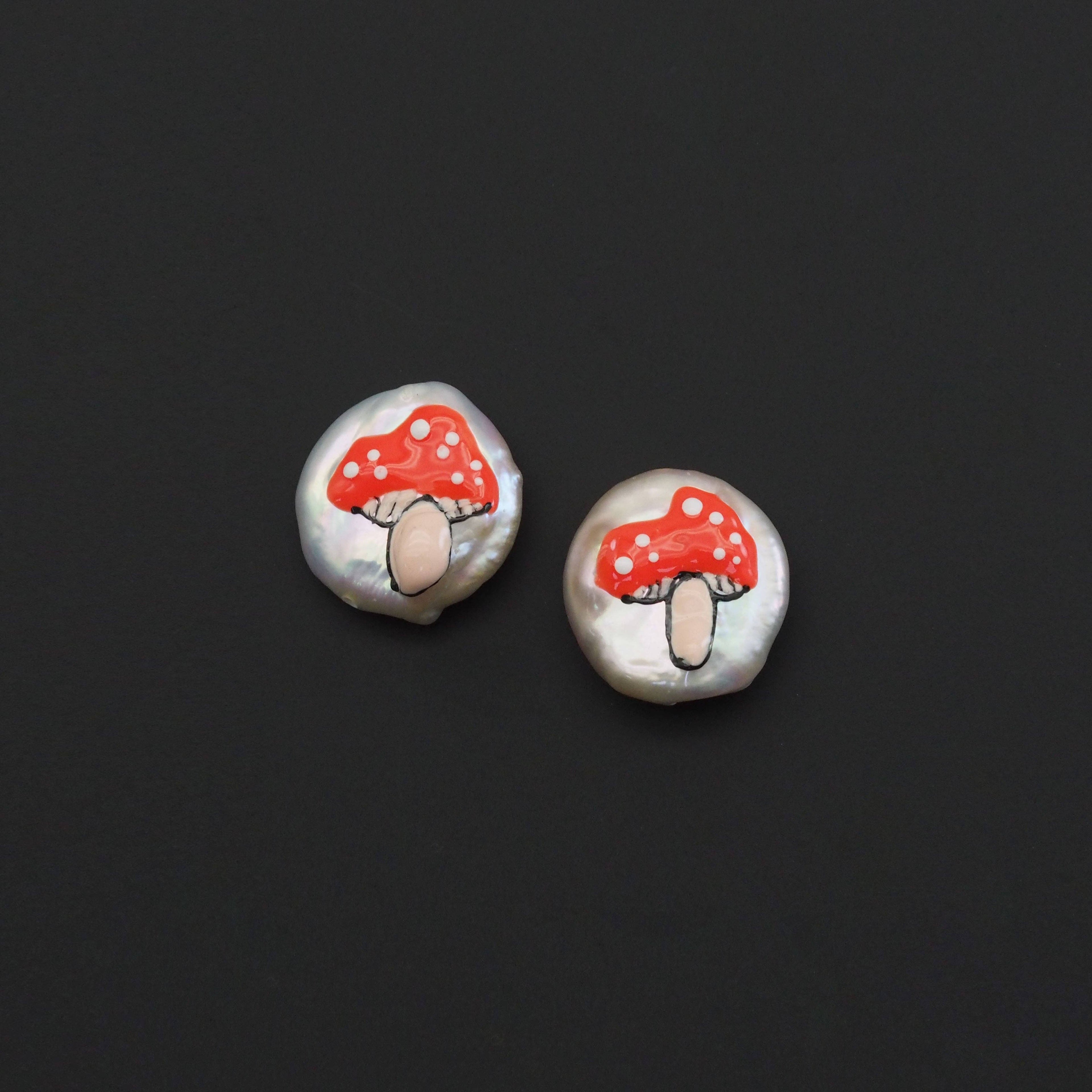 Red Mushroom On White Pearl Pendant/Spacer beads, Sku#Y890