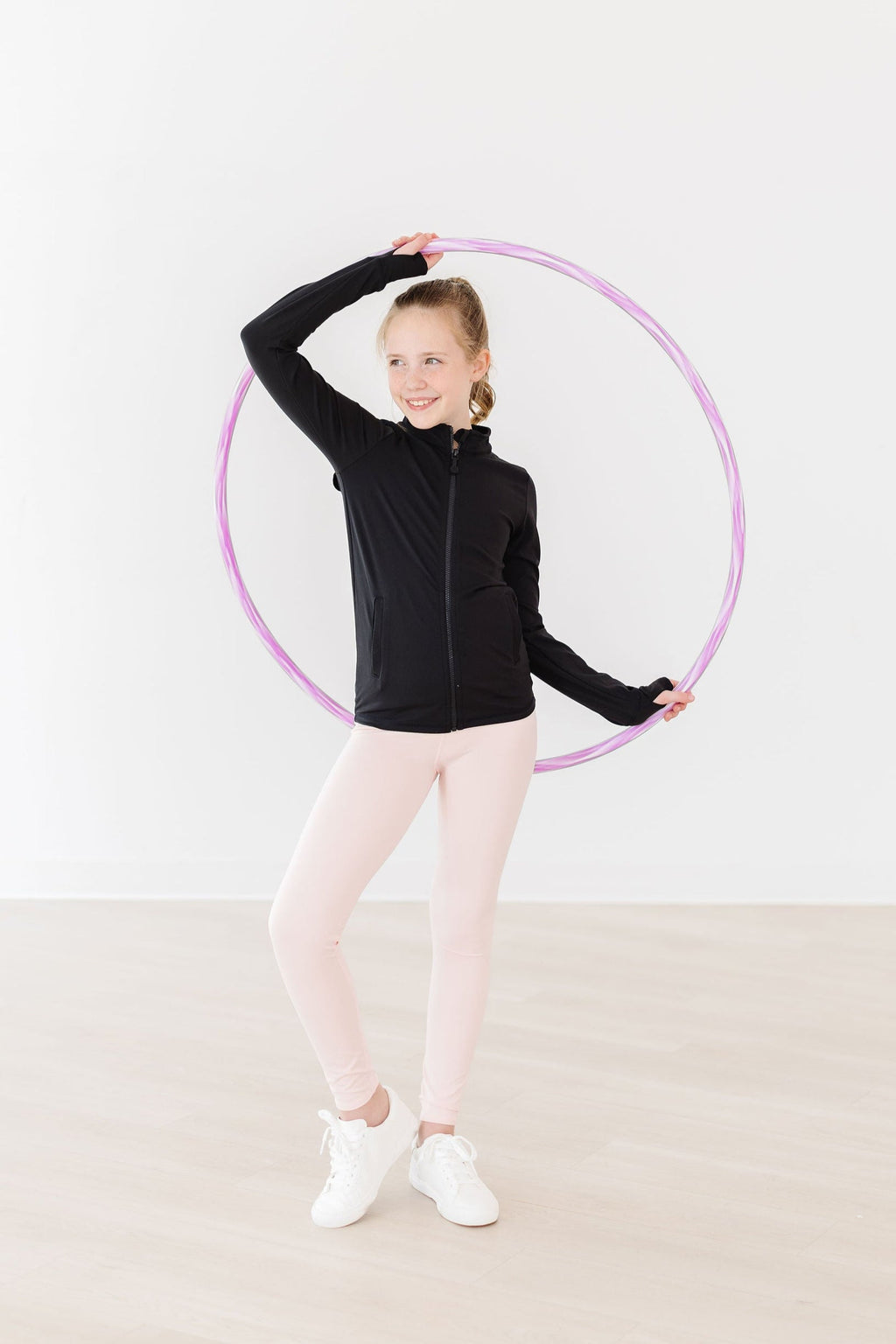 Veste active zippée à volants noir équilibré