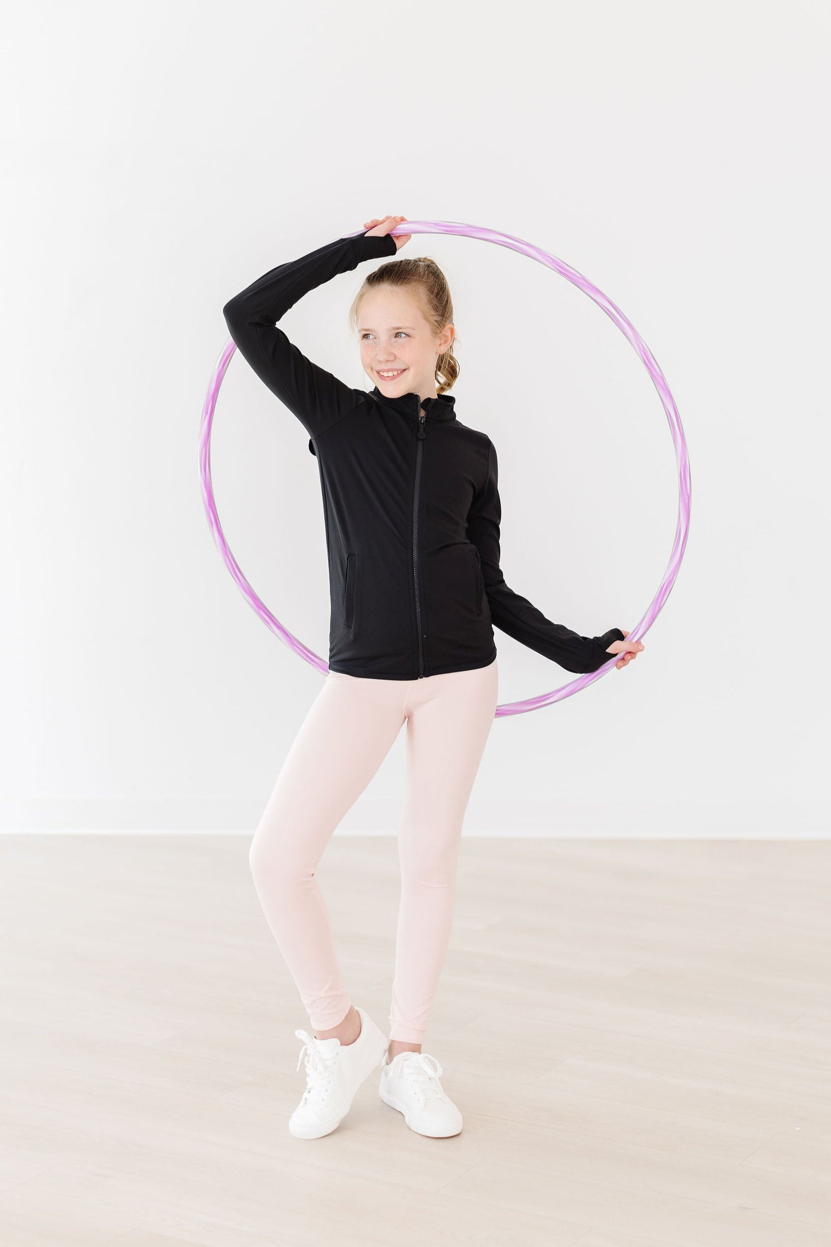 Veste active zippée à volants noir équilibré