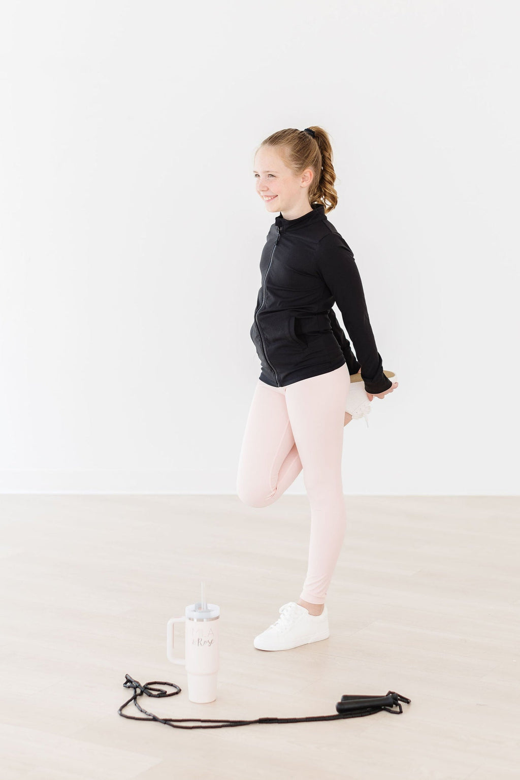 Veste active zippée à volants noir équilibré