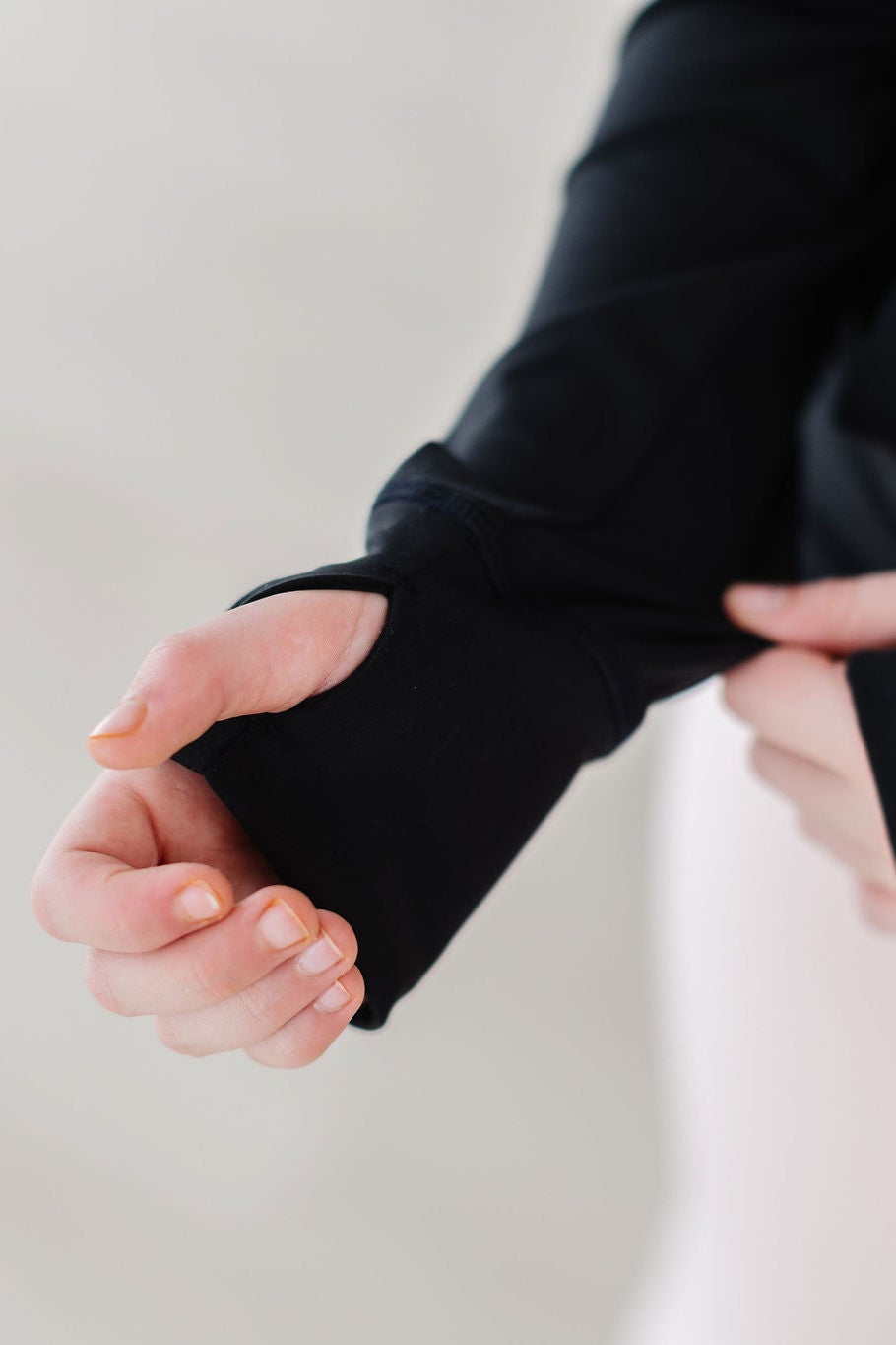 Veste active zippée à volants noir équilibré