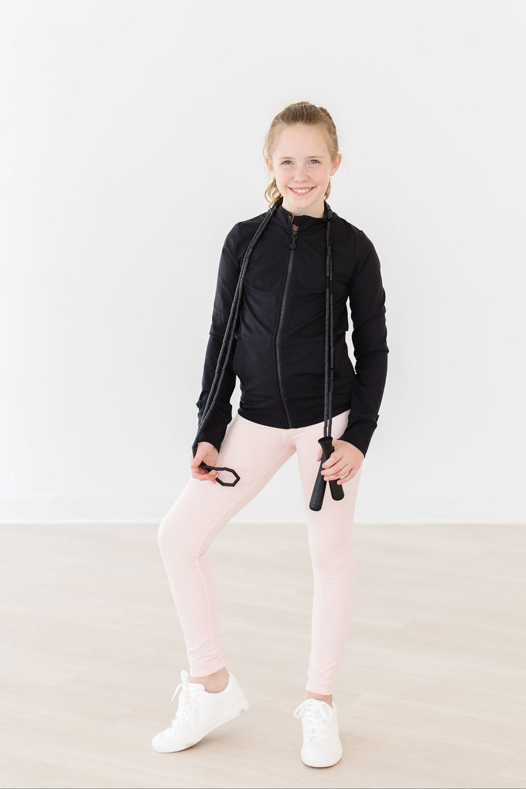 Veste active zippée à volants noir équilibré