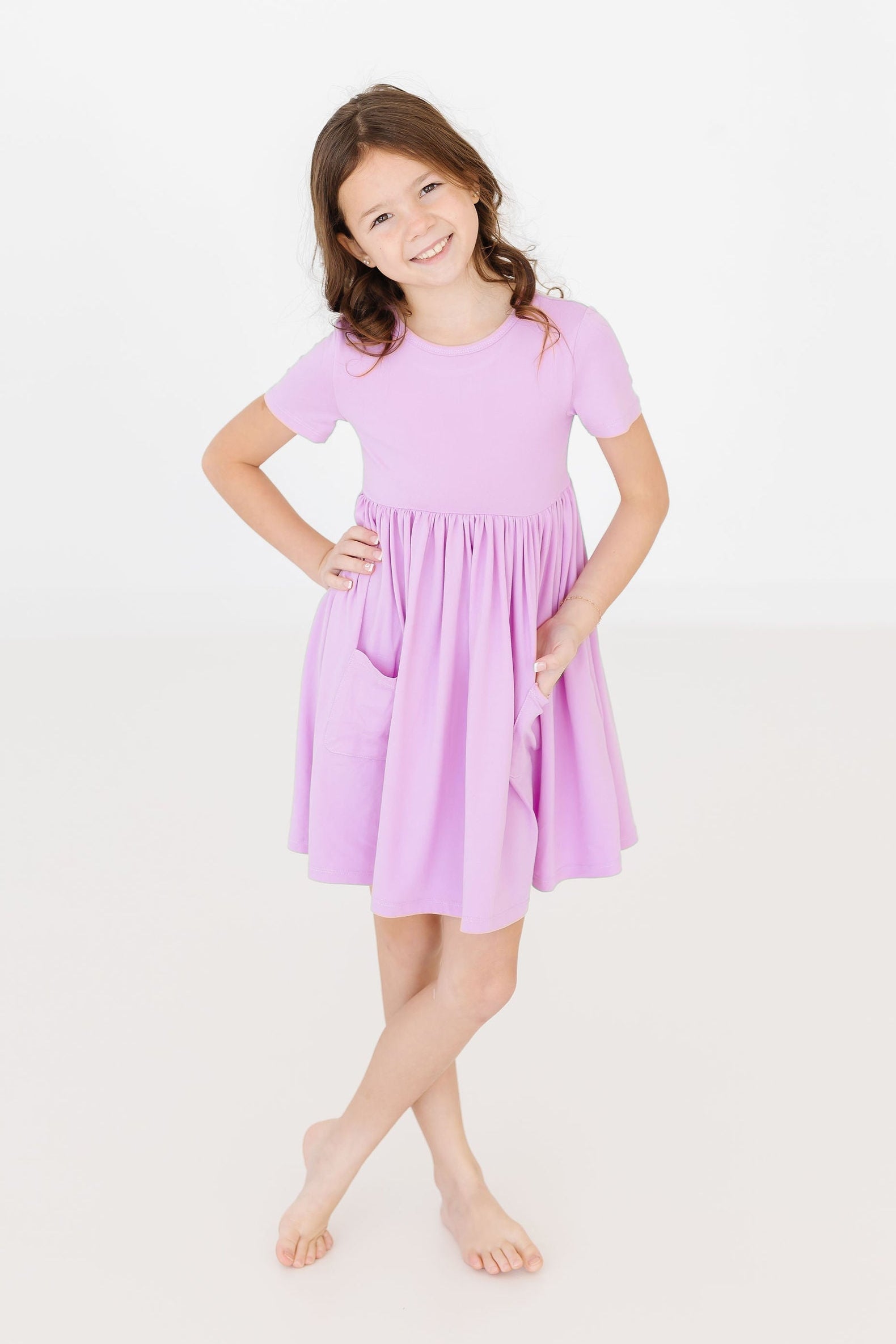 Robe virevoltante à manches courtes et poche lilas vif