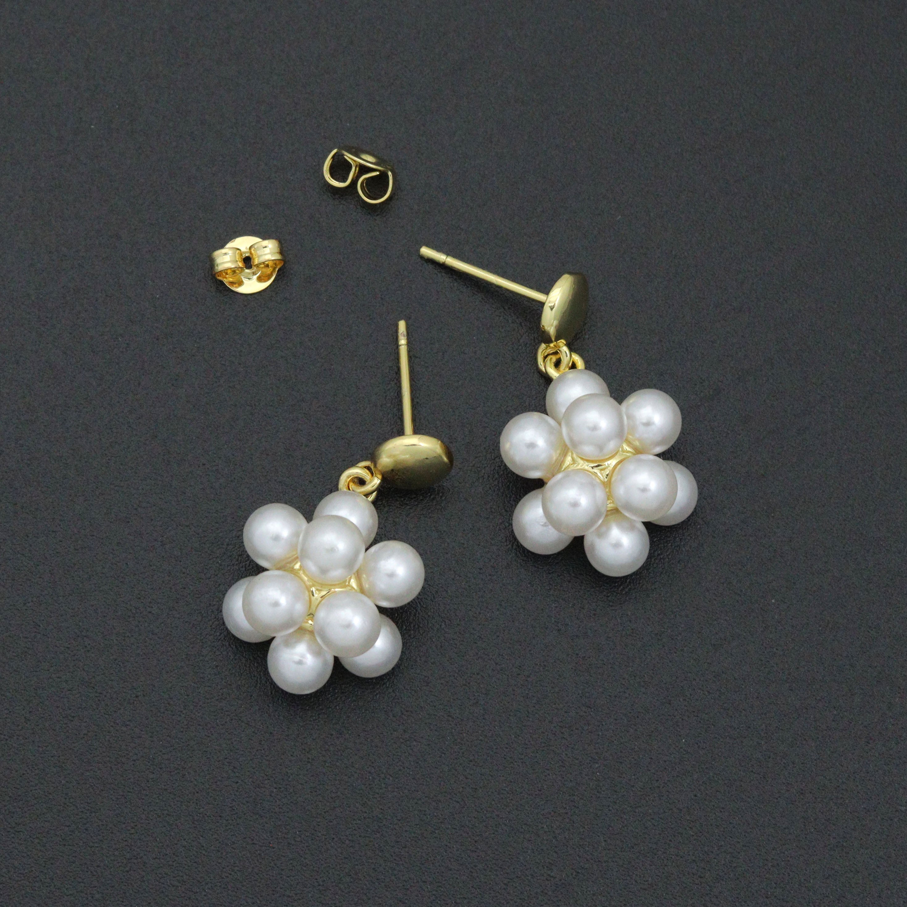 Cluster Pearl Flower Stud Earrings, Sku#LD770