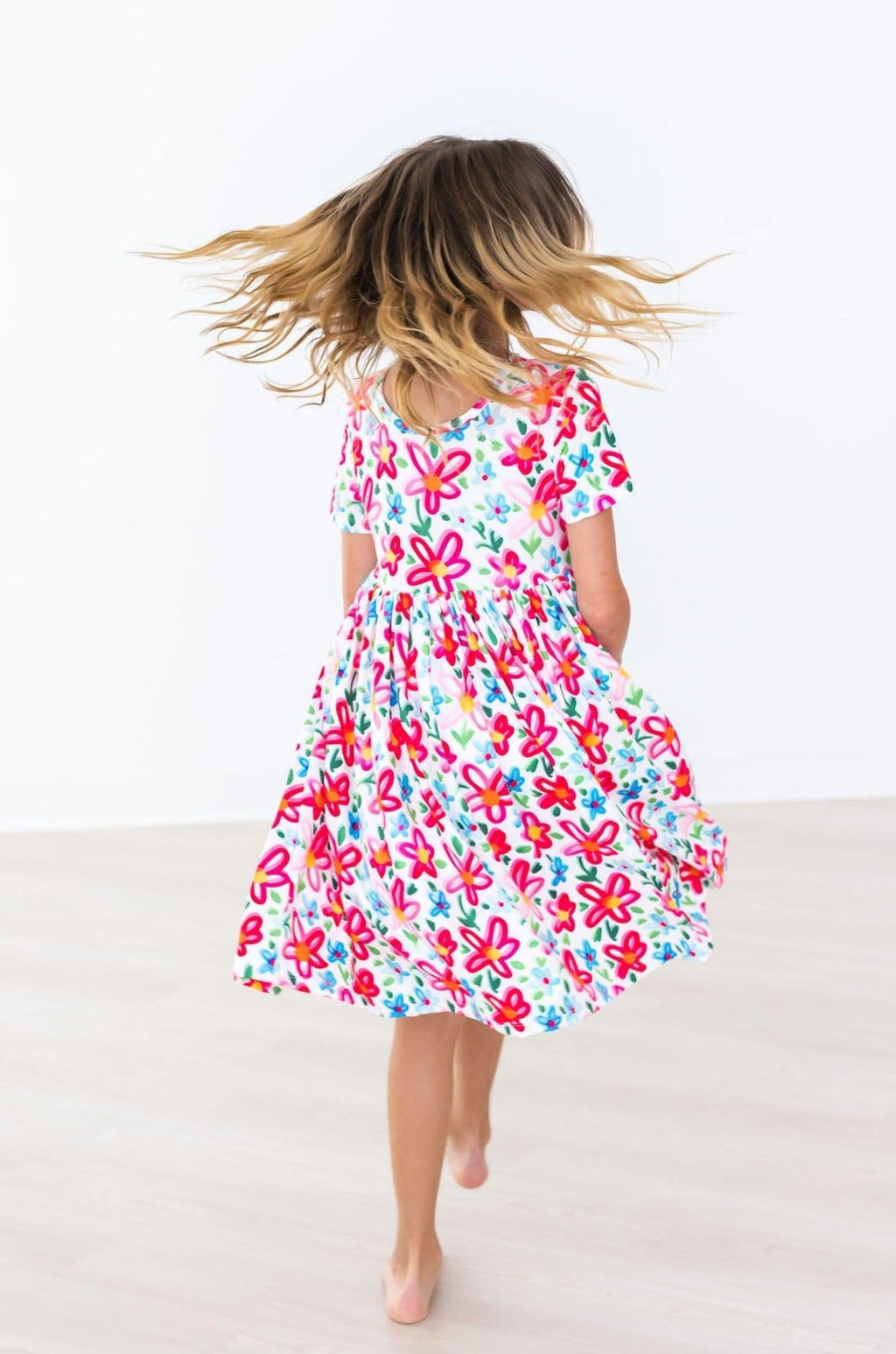 Robe Tournante Manches Courtes à Motif Floral Néon avec Poche