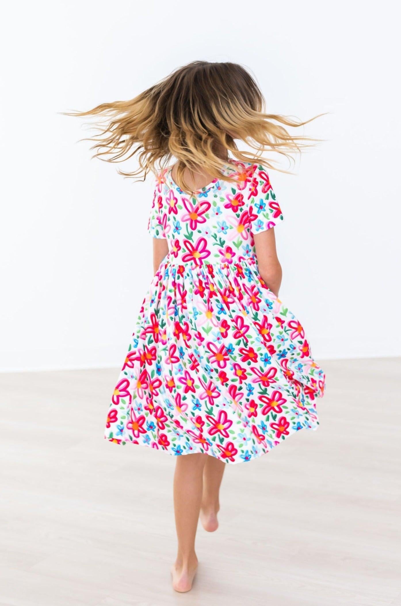 Robe Tournante Manches Courtes à Motif Floral Néon avec Poche