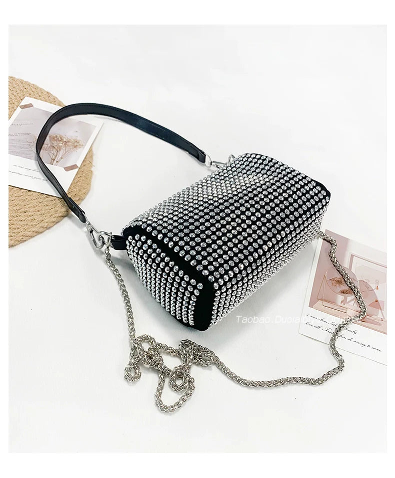 Nouveauté Sac carré tendance en strass | Sac sous le bras entièrement orné de diamants et petit sac à main à bandoulière pour femme (style japonais et coréen)