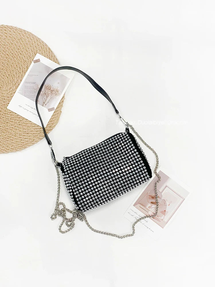 Nouveauté Sac carré tendance en strass | Sac sous le bras entièrement orné de diamants et petit sac à main à bandoulière pour femme (style japonais et coréen)