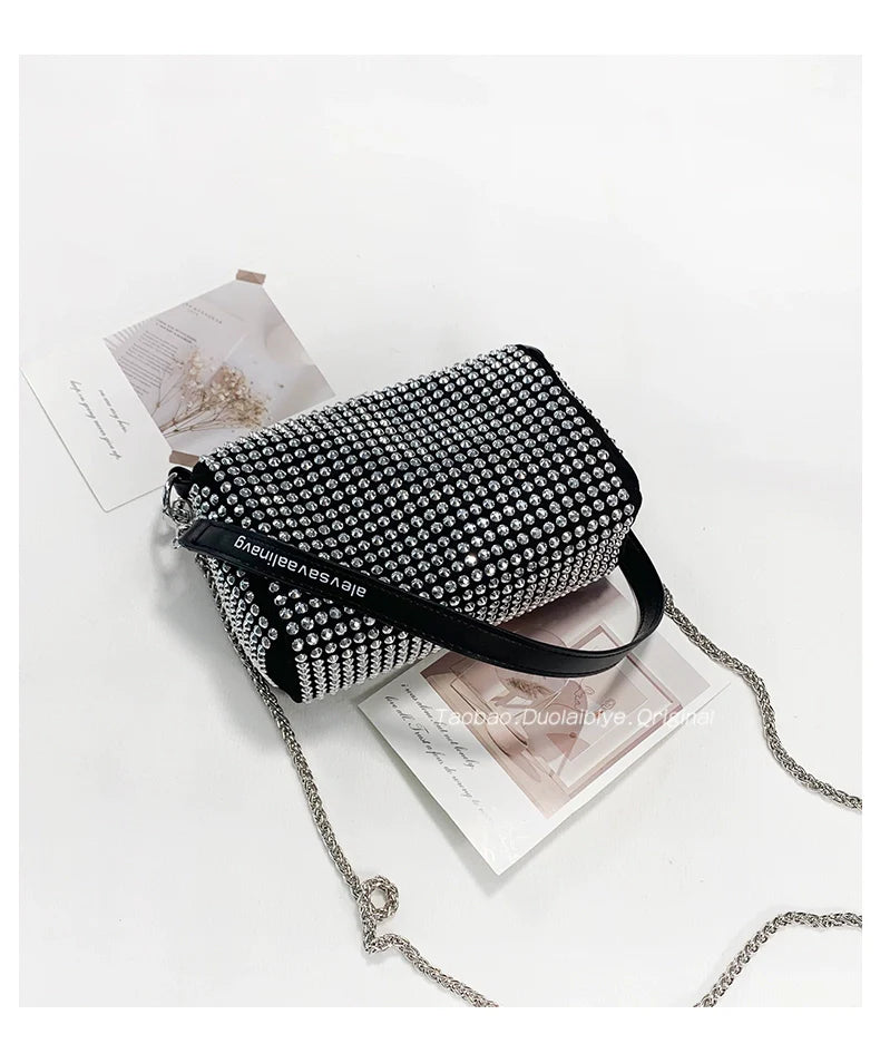 Nouveauté Sac carré tendance en strass | Sac sous le bras entièrement orné de diamants et petit sac à main à bandoulière pour femme (style japonais et coréen)