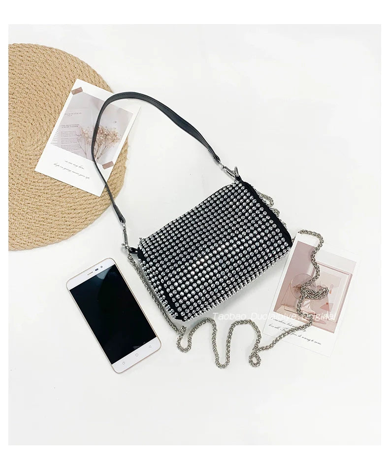 Nouveauté Sac carré tendance en strass | Sac sous le bras entièrement orné de diamants et petit sac à main à bandoulière pour femme (style japonais et coréen)