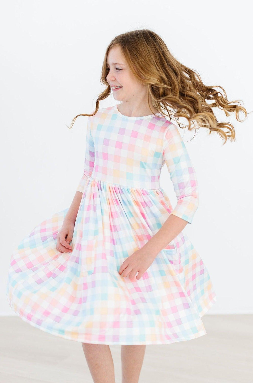 Robe virevoltante à carreaux pastel, manches 3/4 et poches