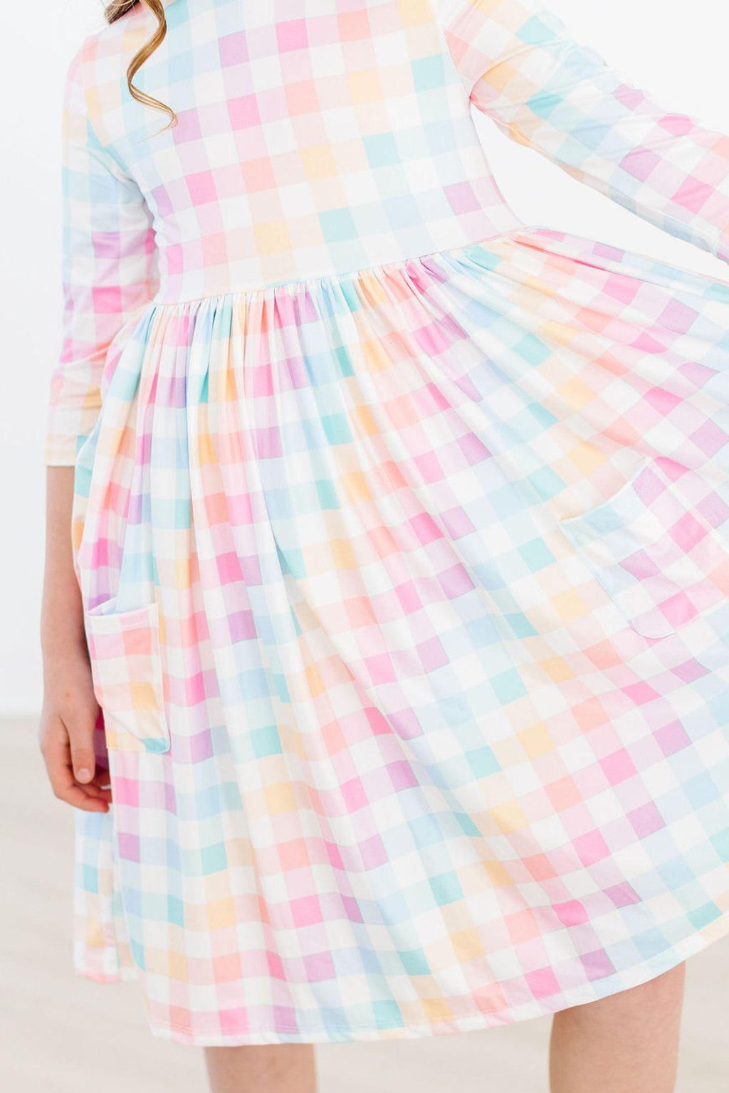 Robe virevoltante à carreaux pastel, manches 3/4 et poches