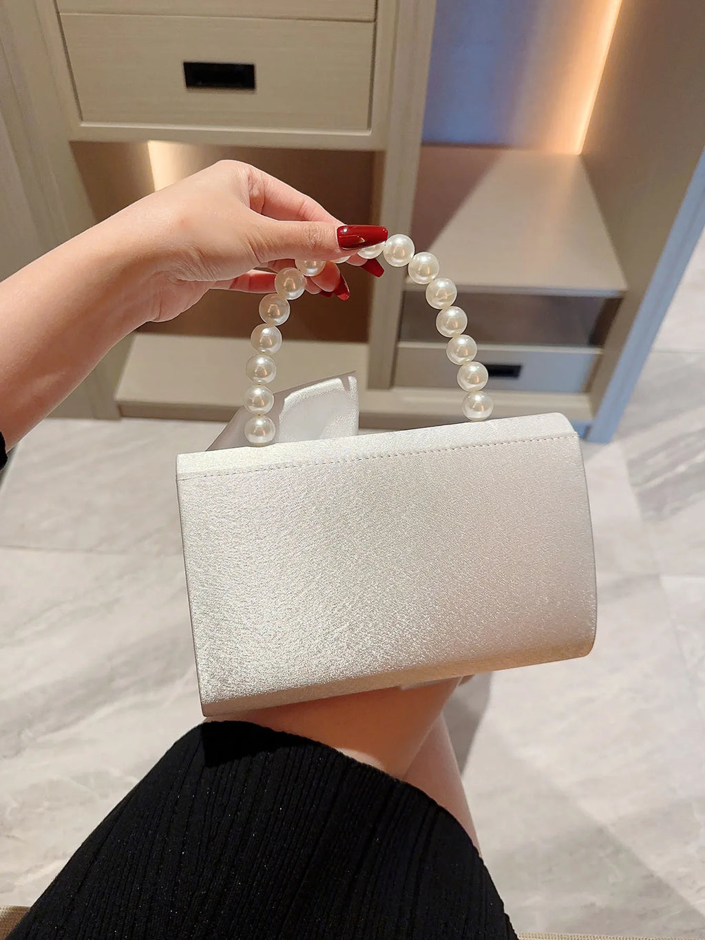 Pochette de Soirée Élégante Fleurie pour Femme | Sac de Mariage Blanc & Pochette de Banquet en Fausse Perle (Fête, Bal de Promo, Sac Habillé)