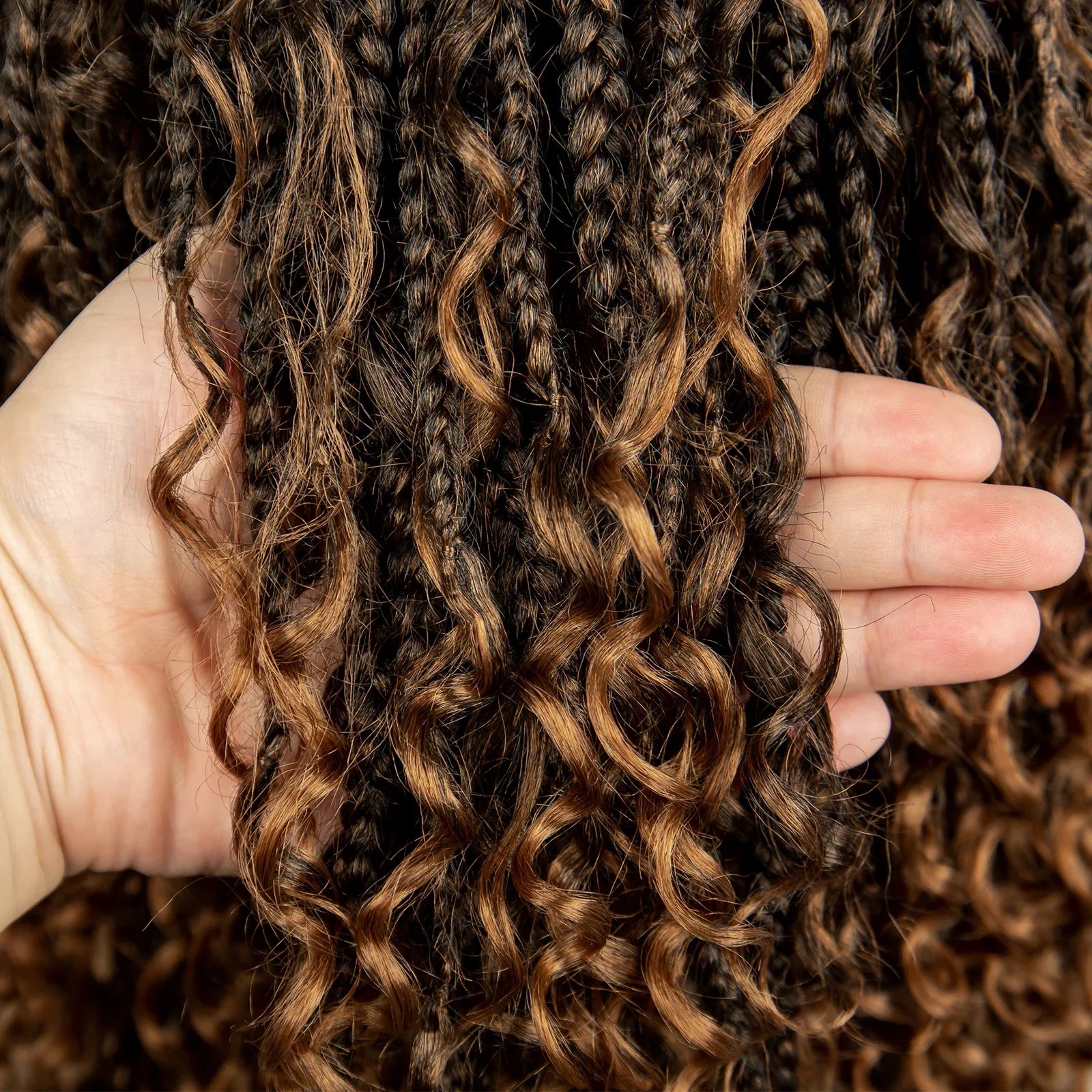 Perruque de tresses carrées bordeaux 14" | Entièrement lacée | Fibre Kanekalon | Tresses bohèmes | Pour femmes