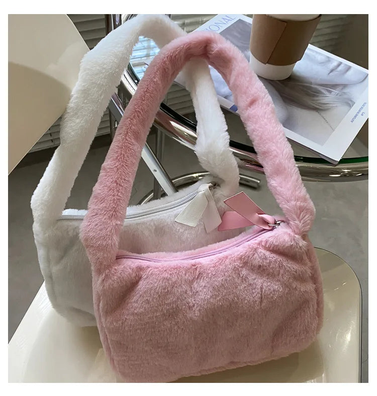 Sac à bandoulière souple en peluche de conception simple pour femmes | Pochette et sac à main en fourrure pour dames d'hiver (sac à main pour femmes à la mode)