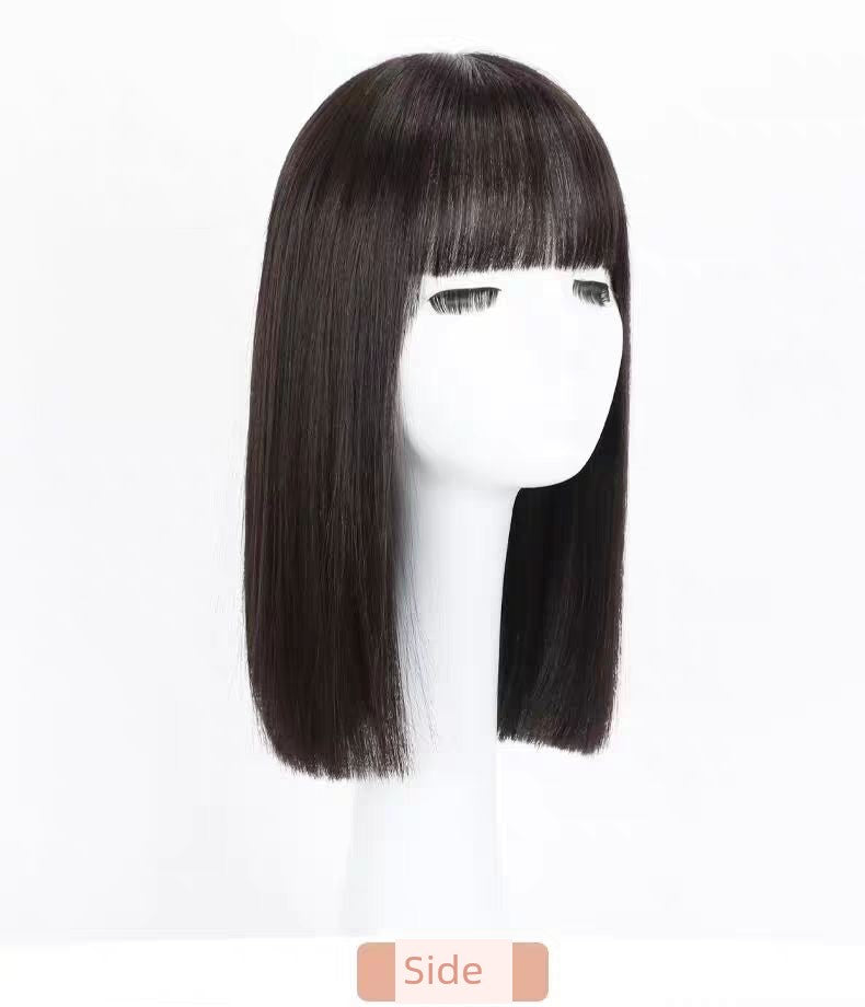 Perruque droite élégante mi-longue pour femmes | Perruque réaliste naturelle tête complète avec frange droite de dessin animé (réductrice d'âge, usage quotidien, dessus complet)