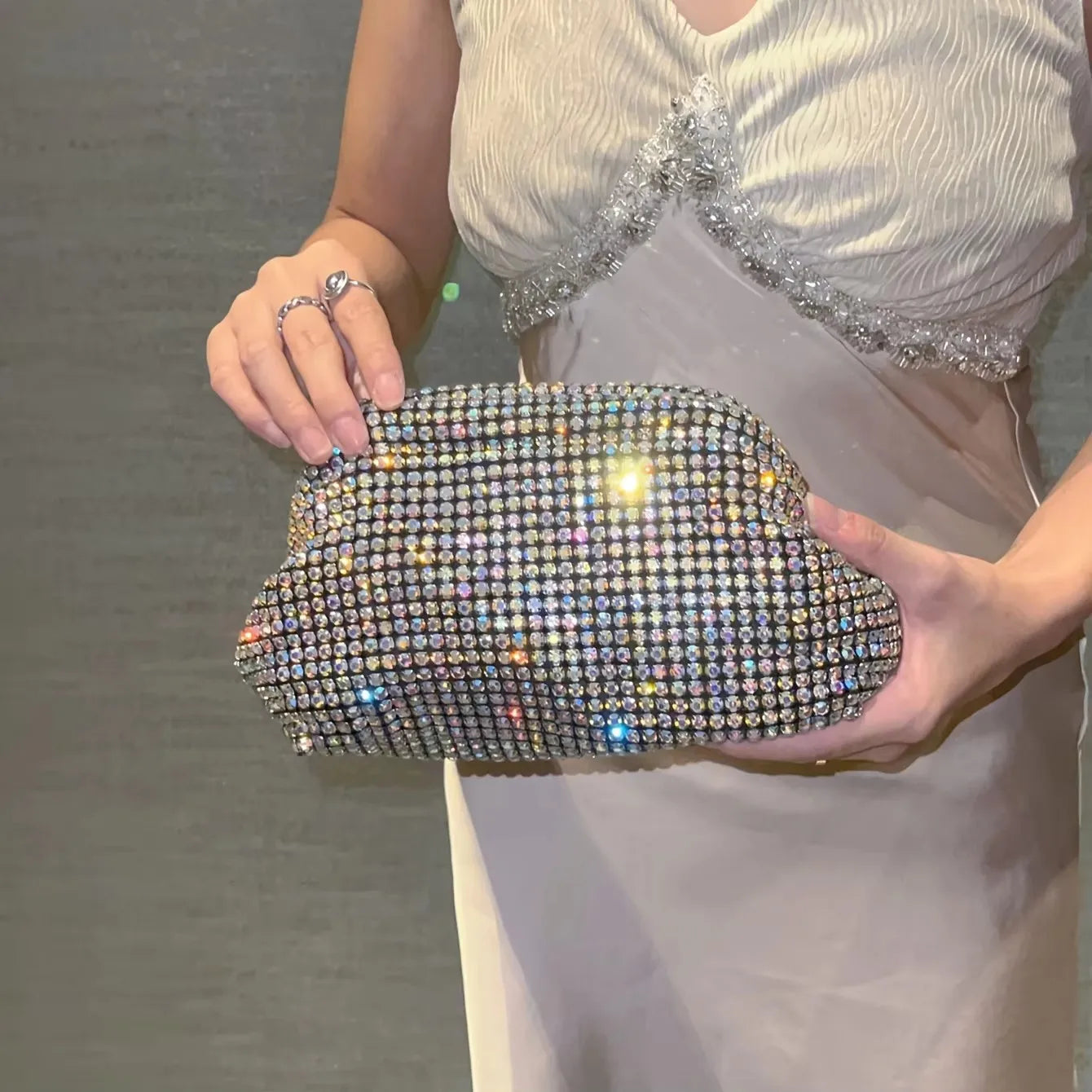 Sac à main de luxe pour femme en forme de nuage scintillant | Sac de soirée en cristal brillant avec strass et diamants (Pochette de soirée pour mariage, Sac à bandoulière)