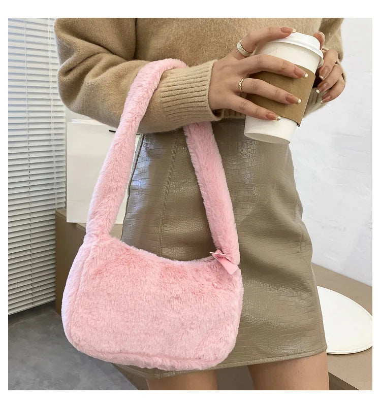 Sac à bandoulière souple en peluche de conception simple pour femmes | Pochette et sac à main en fourrure pour dames d'hiver (sac à main pour femmes à la mode)