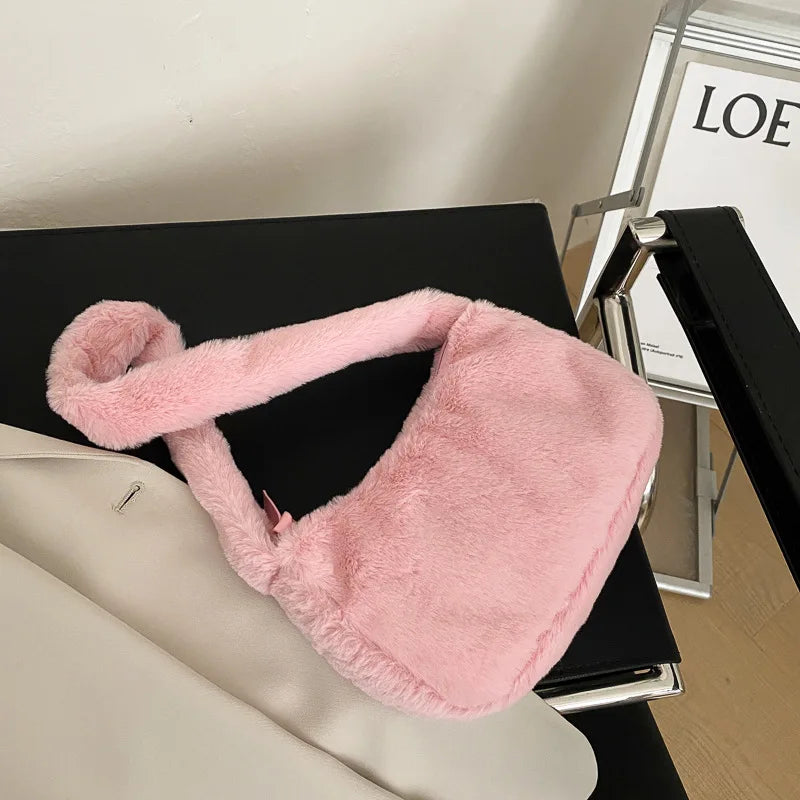 Sac à bandoulière souple en peluche de conception simple pour femmes | Pochette et sac à main en fourrure pour dames d'hiver (sac à main pour femmes à la mode)