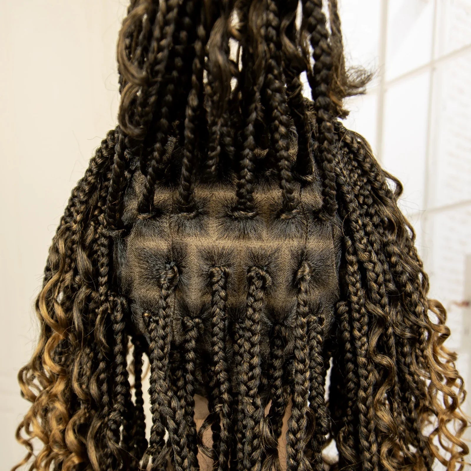Perruque de tresses carrées bordeaux 14" | Entièrement lacée | Fibre Kanekalon | Tresses bohèmes | Pour femmes