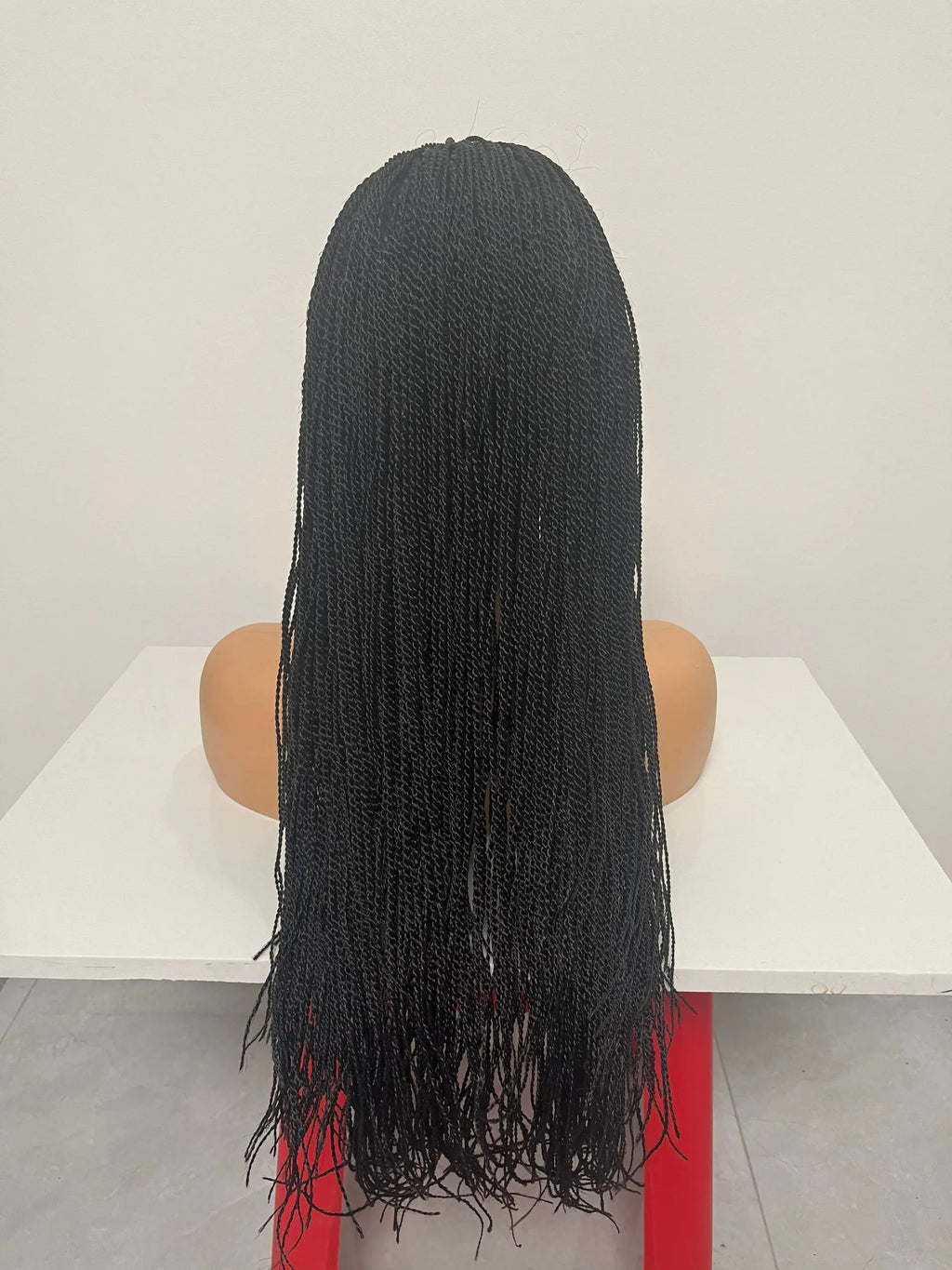 Perruque de tresses micro-torsadées de 28" | Style de tresses sénégalaises | Perruque Lace Front Transparente | Cheveux Kanekalon