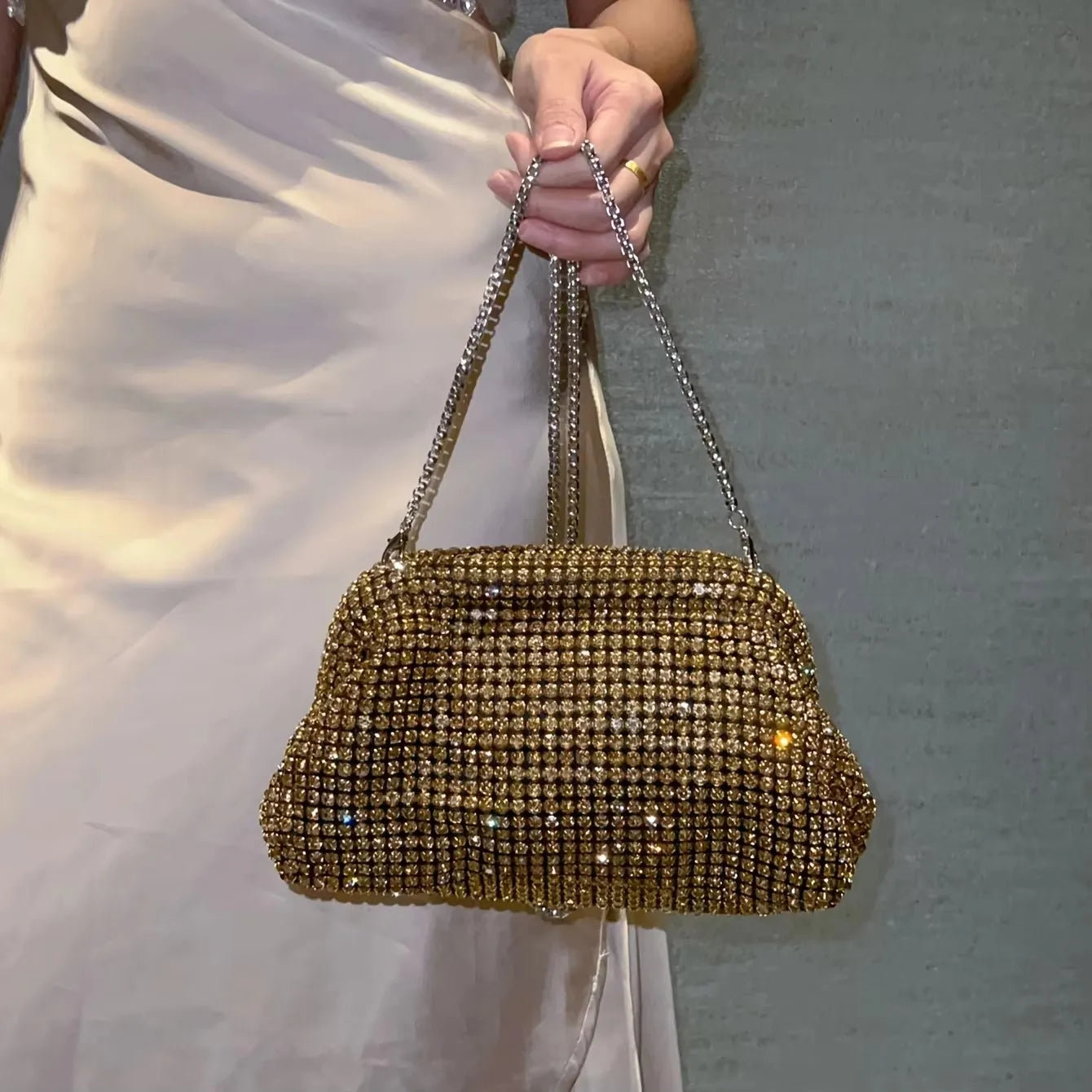 Sac à main de luxe pour femme en forme de nuage scintillant | Sac de soirée en cristal brillant avec strass et diamants (Pochette de soirée pour mariage, Sac à bandoulière)