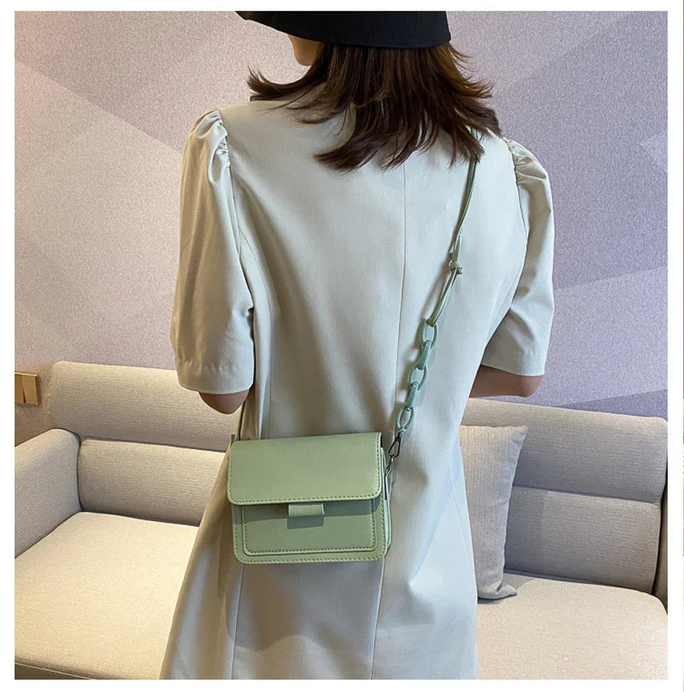 Sac à bandoulière pour femme de petite taille | Sac messager léger en cuir PU (Sac à main à rabat, Sac de voyage d'été pour femme)