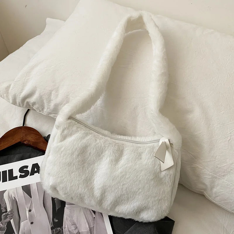 Sac à bandoulière souple en peluche de conception simple pour femmes | Pochette et sac à main en fourrure pour dames d'hiver (sac à main pour femmes à la mode)