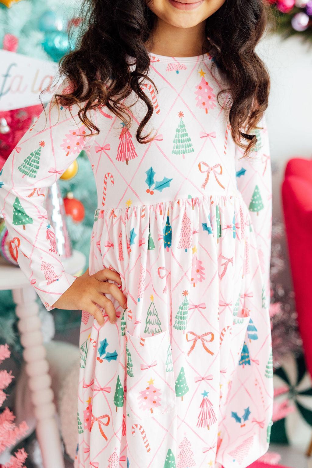 Robe tournante à manches longues et poche « Very Merry »