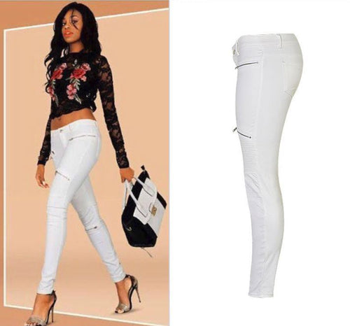 Pantalon crayon "Lola" blanc en simili cuir zippé aux genoux