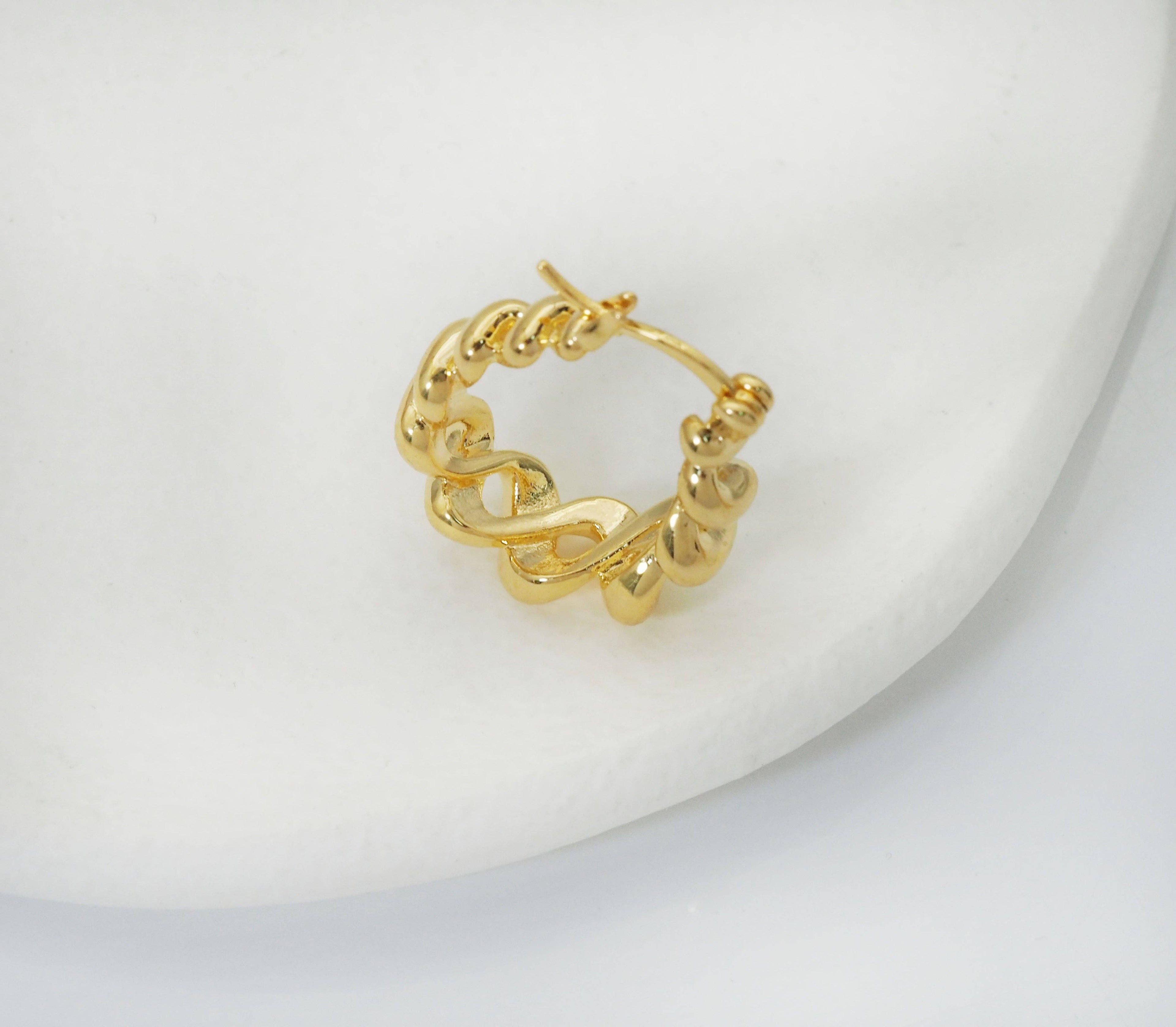 Gold Round Twist Shape Climber Earrings, Oval Earrings, Sku#J365