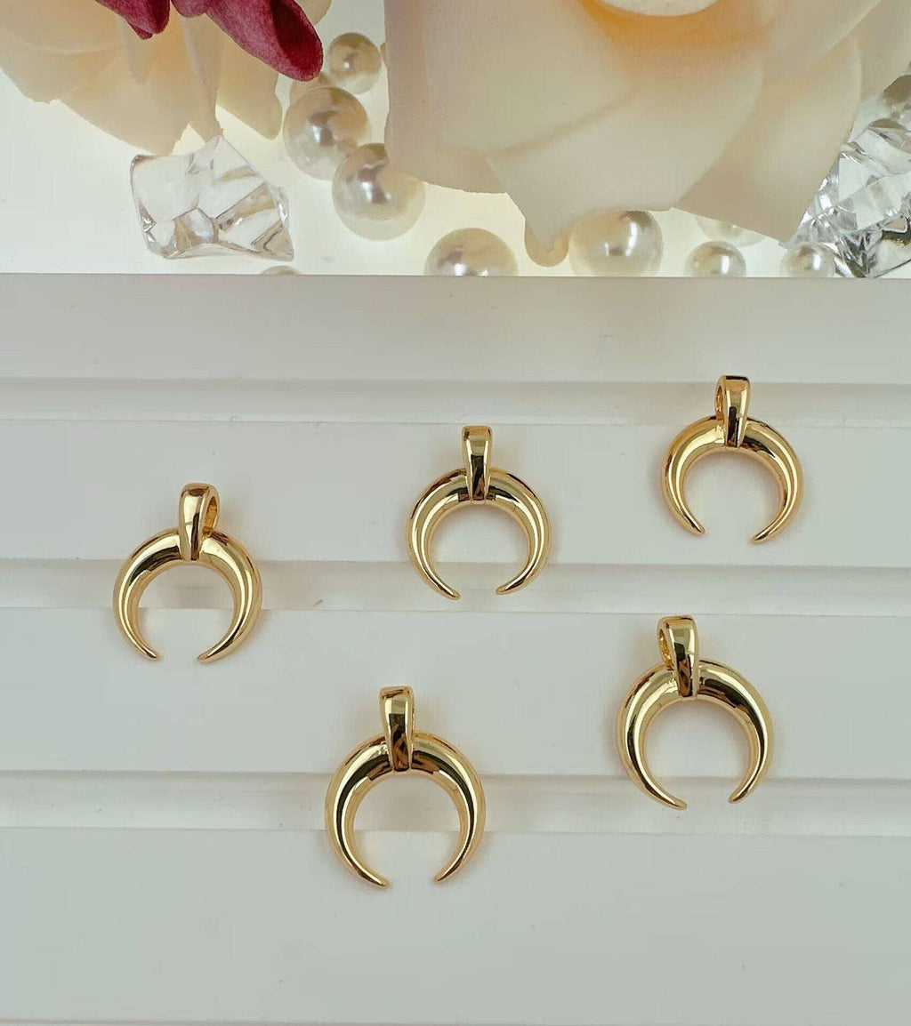 Gold Horn Shape Charm, Sku#Y929