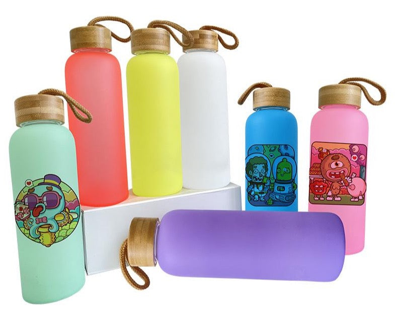 Bouteille de sport en verre coloré à sublimation de 750 ml (comprend un couvercle en bambou)