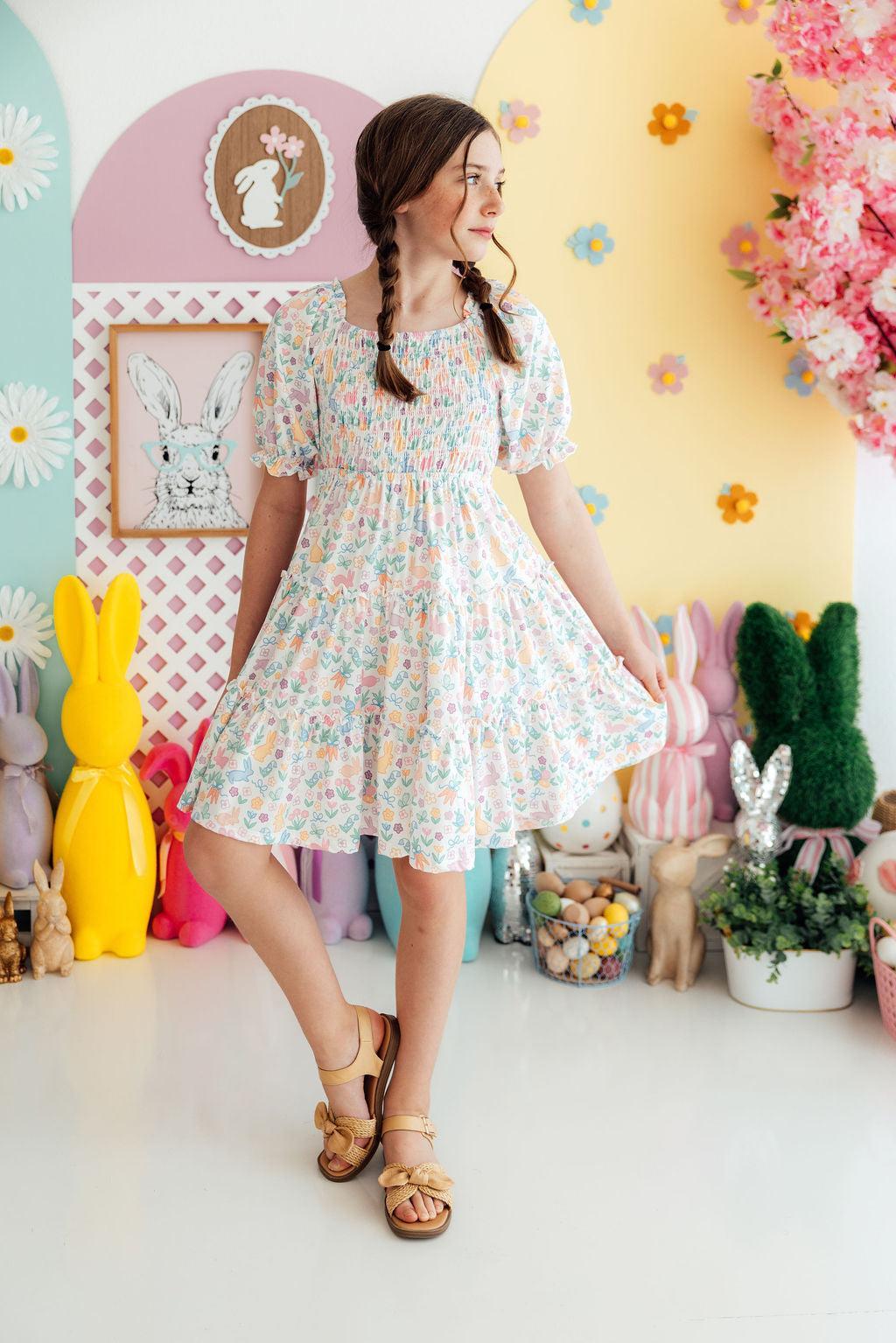 Robe à volants smockée « Joyeuses Pâques »