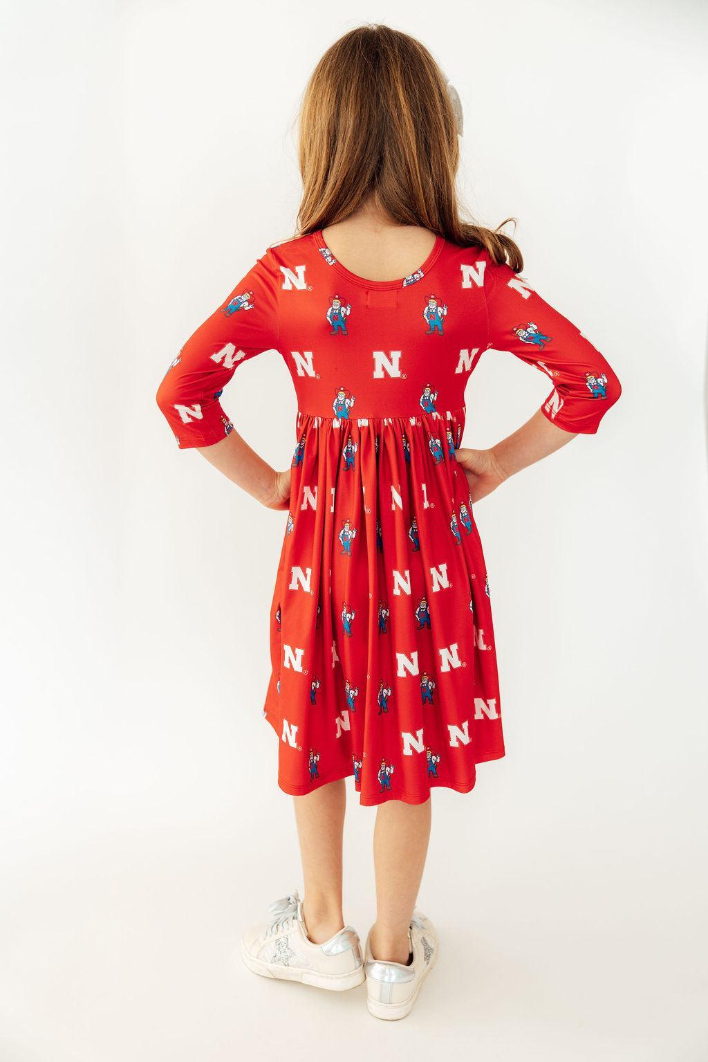 Robe tourbillonnante Nebraska Red Herbie Husker avec poche et manches 3/4