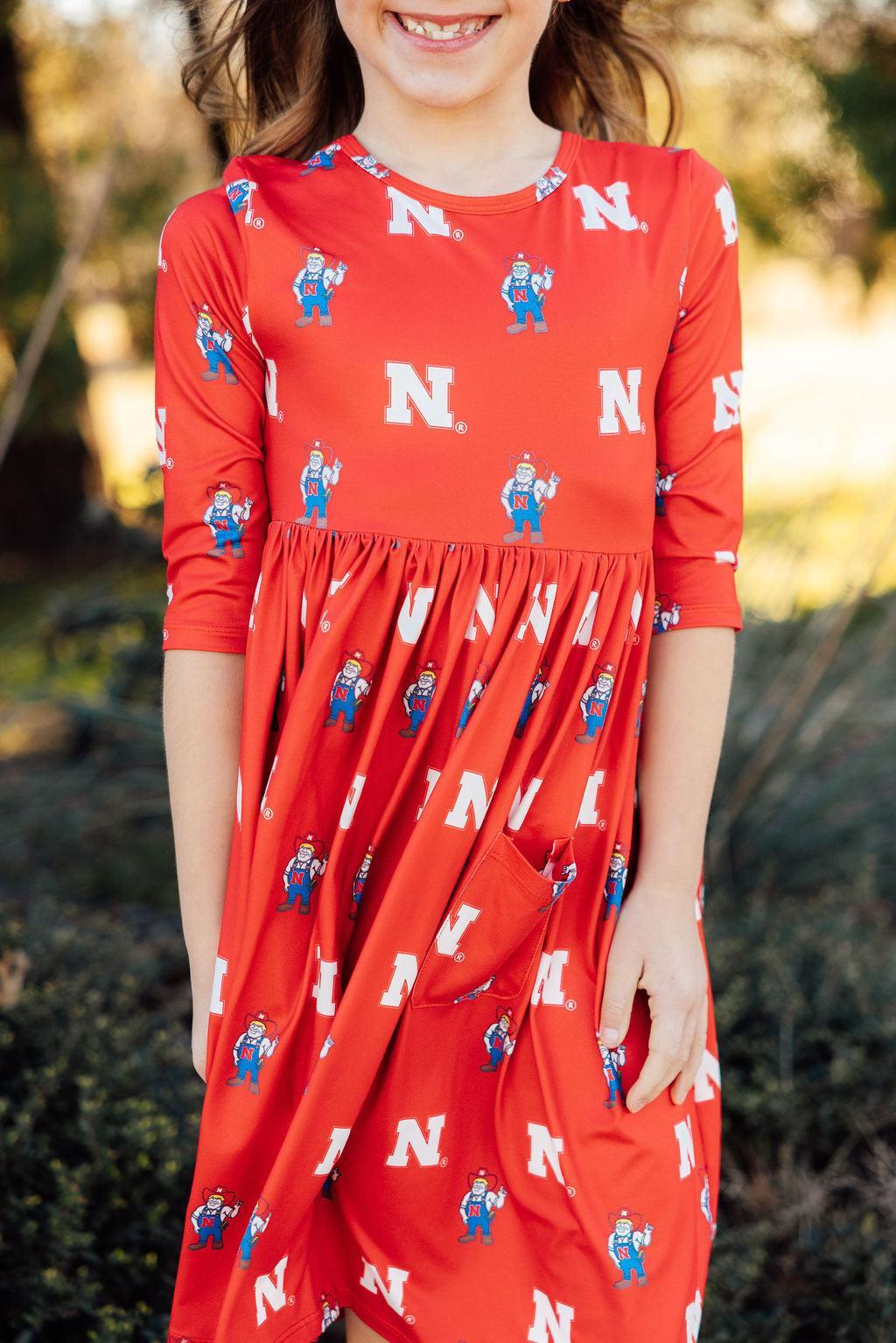 Robe tourbillonnante Nebraska Red Herbie Husker avec poche et manches 3/4