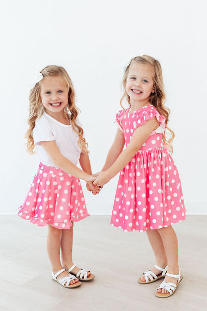 Robe tournante à manches volantées et pois roses