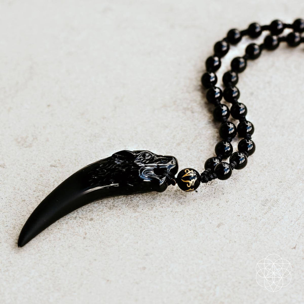 Le pendentif Loup d'obsidienne